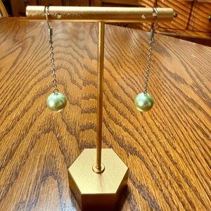 Light Green faux Pearl Silver Tone Chain Dangle Earrings Vintage Y2K